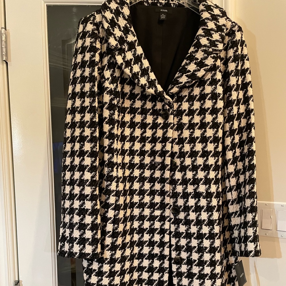New ladies Alfani black and white coat size XL Orig $249